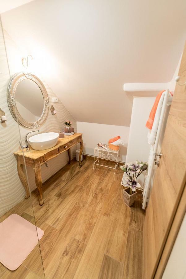 Apartmaji Urska 洛什科 外观 照片
